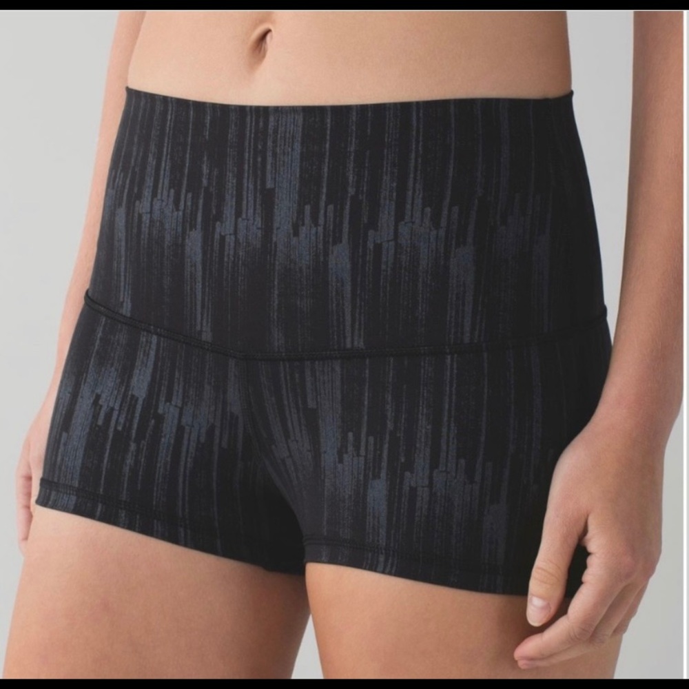 Lululemon Boogie Short *Luxtreme (Roll Down)
